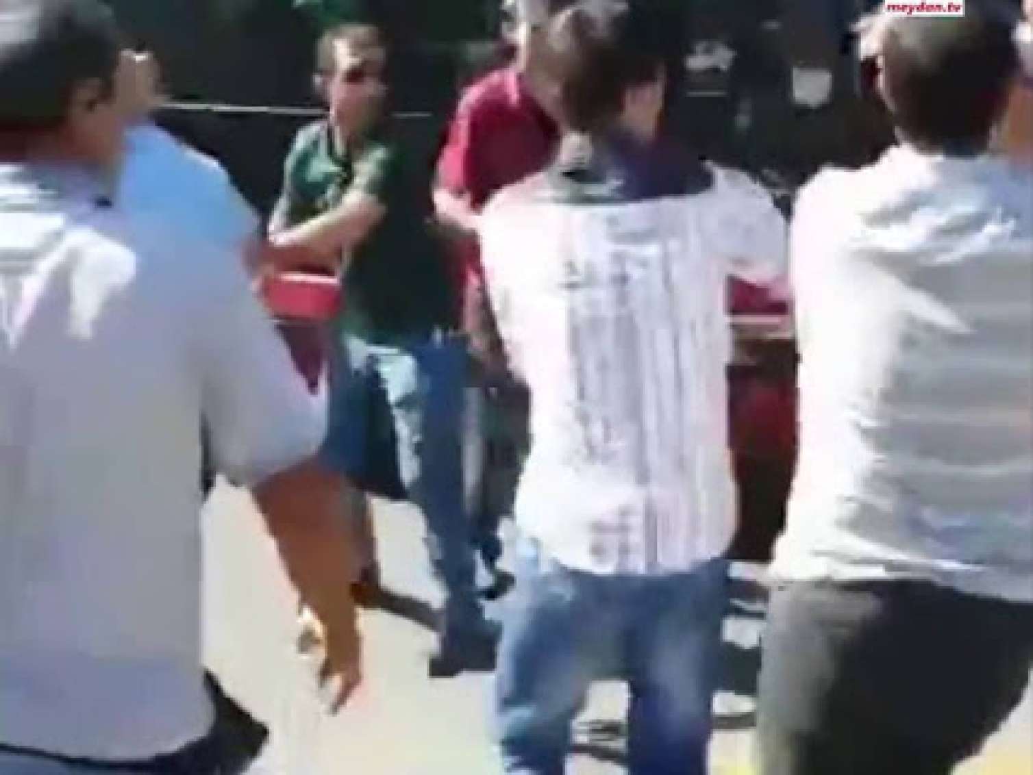 Xırdalanda sürücülər arasında dava düşdü -  Yol bağlandı (VİDEO)