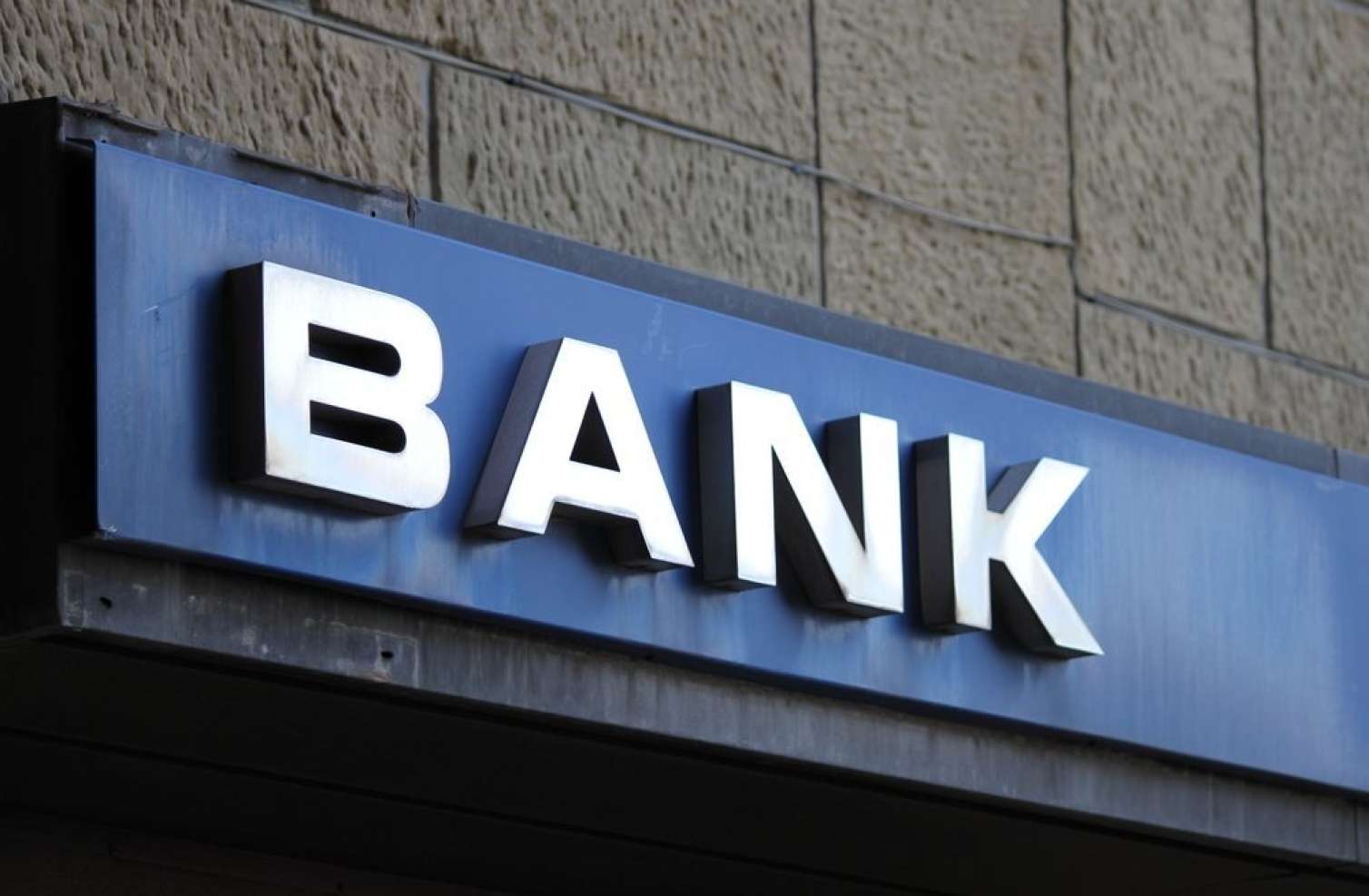 Vüqar Bayramov növbəti bağalanacaq bankın anonsunu verdi 