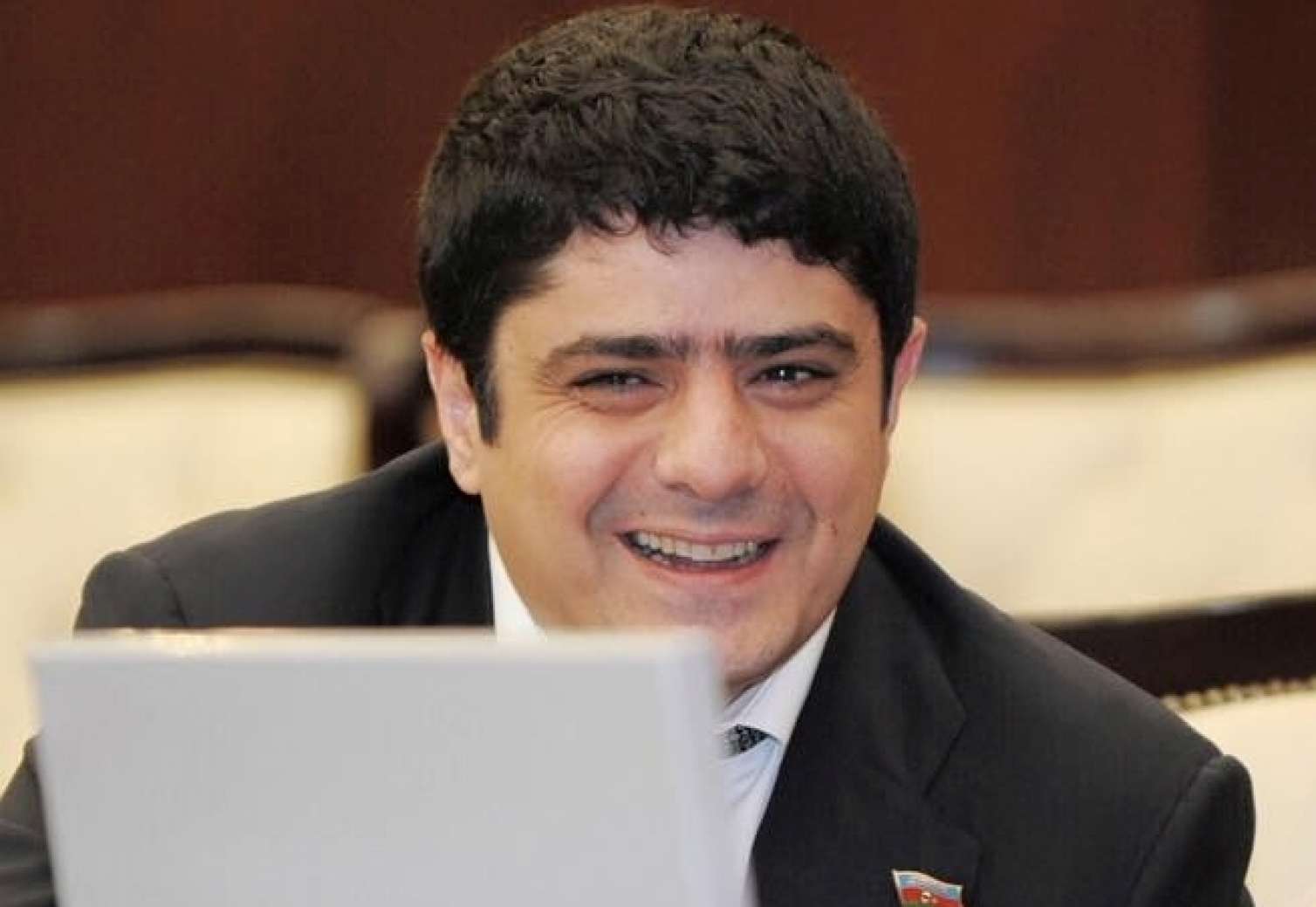 Gəncə qapıları necə qaytarılsın? -  “Münasibətlər pozula bilər”/RƏYLƏR