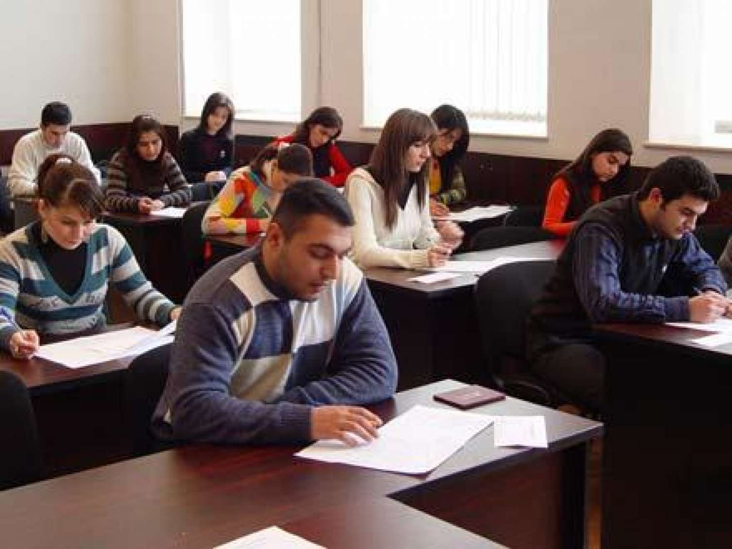 Bakıda müəllimlər imtahan verdi 