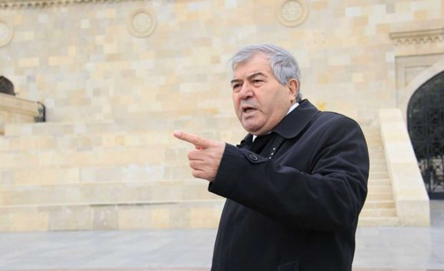 “Onlar meydanda papaq qoyub, pul yığırdı” -  Sabir Rüstəmxanlı/MÜSAHİBƏ