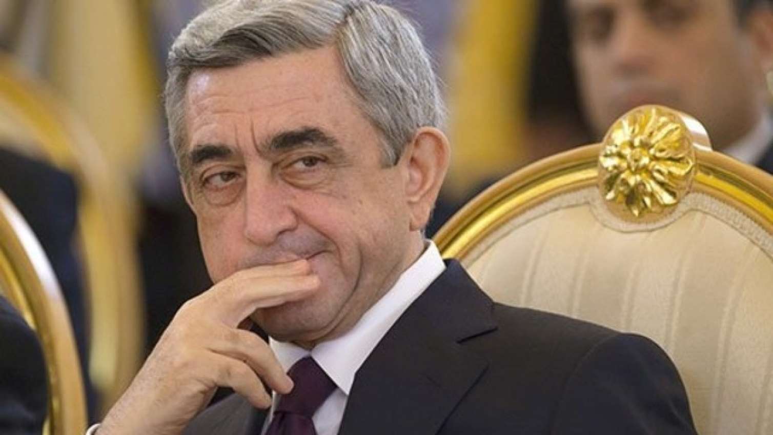 İrəvan məktəblərində Sarkisyan əleyhinə şüarlar 