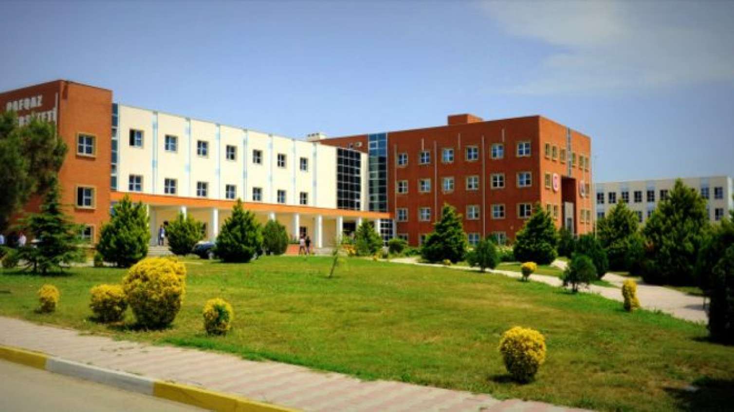 Qafqaz Universiteti ləğv olundu 