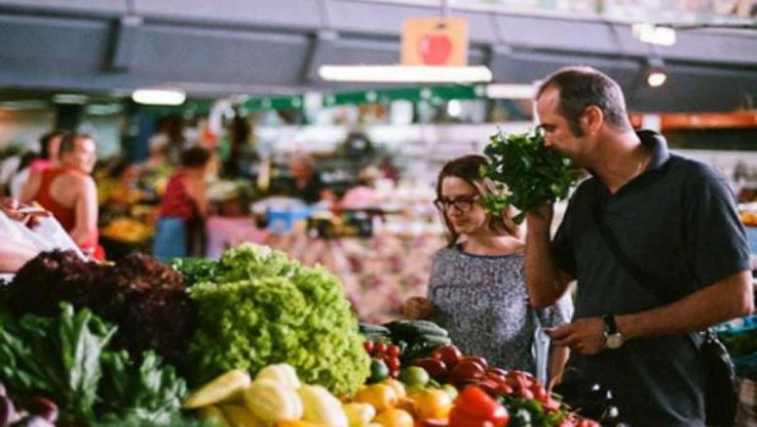 Kooperativ bazarlarda yerli məhsul satmayan şəxslər cərimə olunacaq 