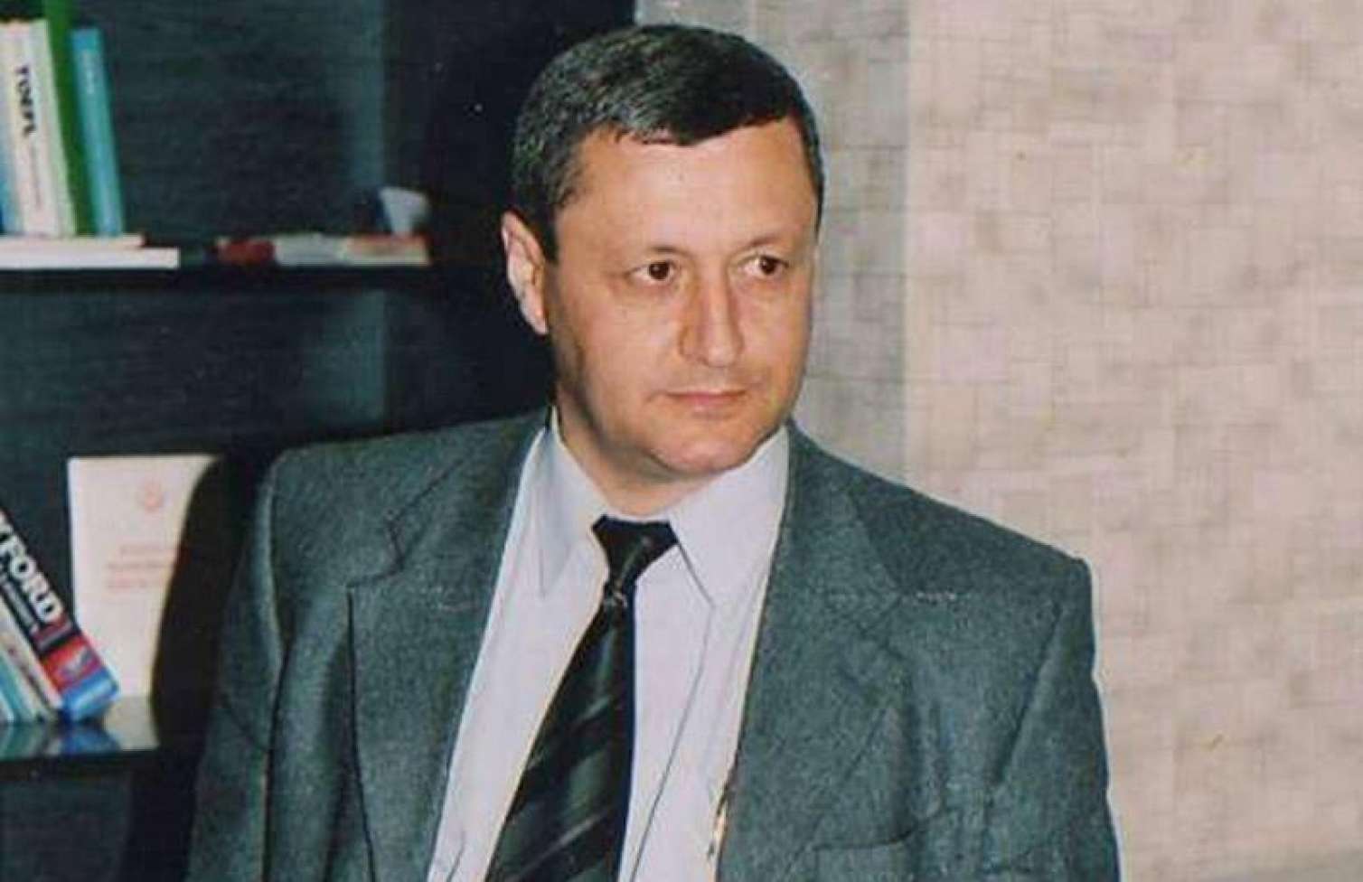 Ömürlük həbs olunanlar azadlığa necə çıxa bilər? 