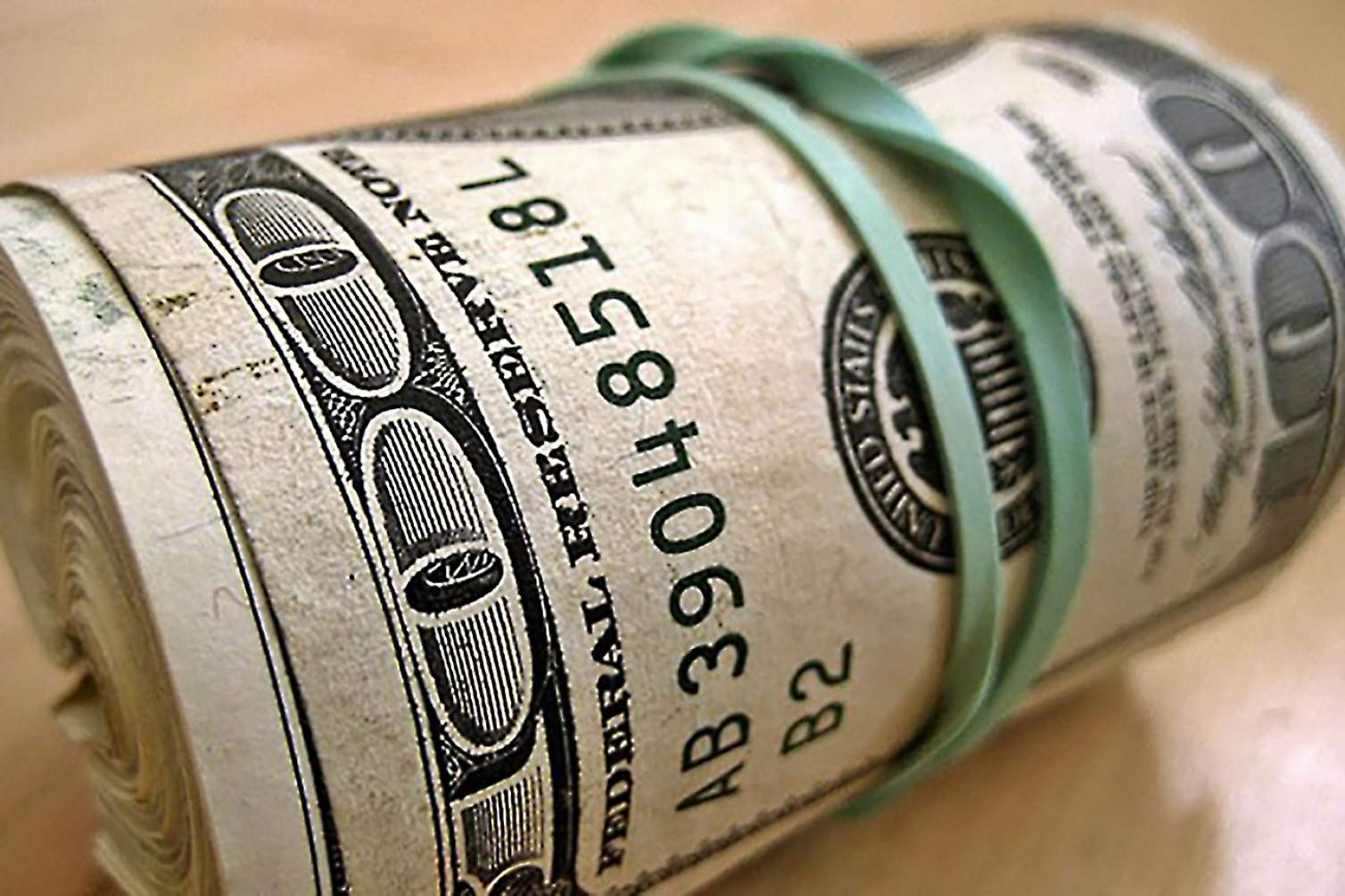 Dollar alarkən nələrə diqqət etməli... -  İqtisadçıdan VACİB məsləhətlər