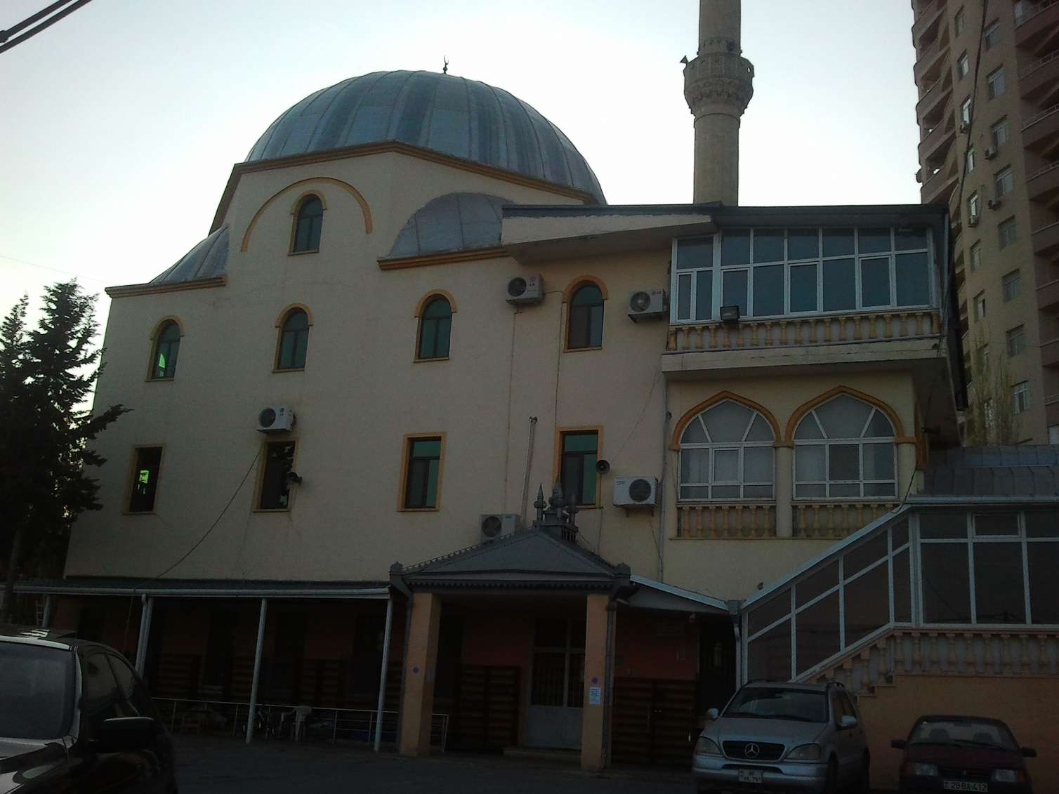 İlahiyyat məscidini kimlər və niyə sökmək istəyirlər? 
