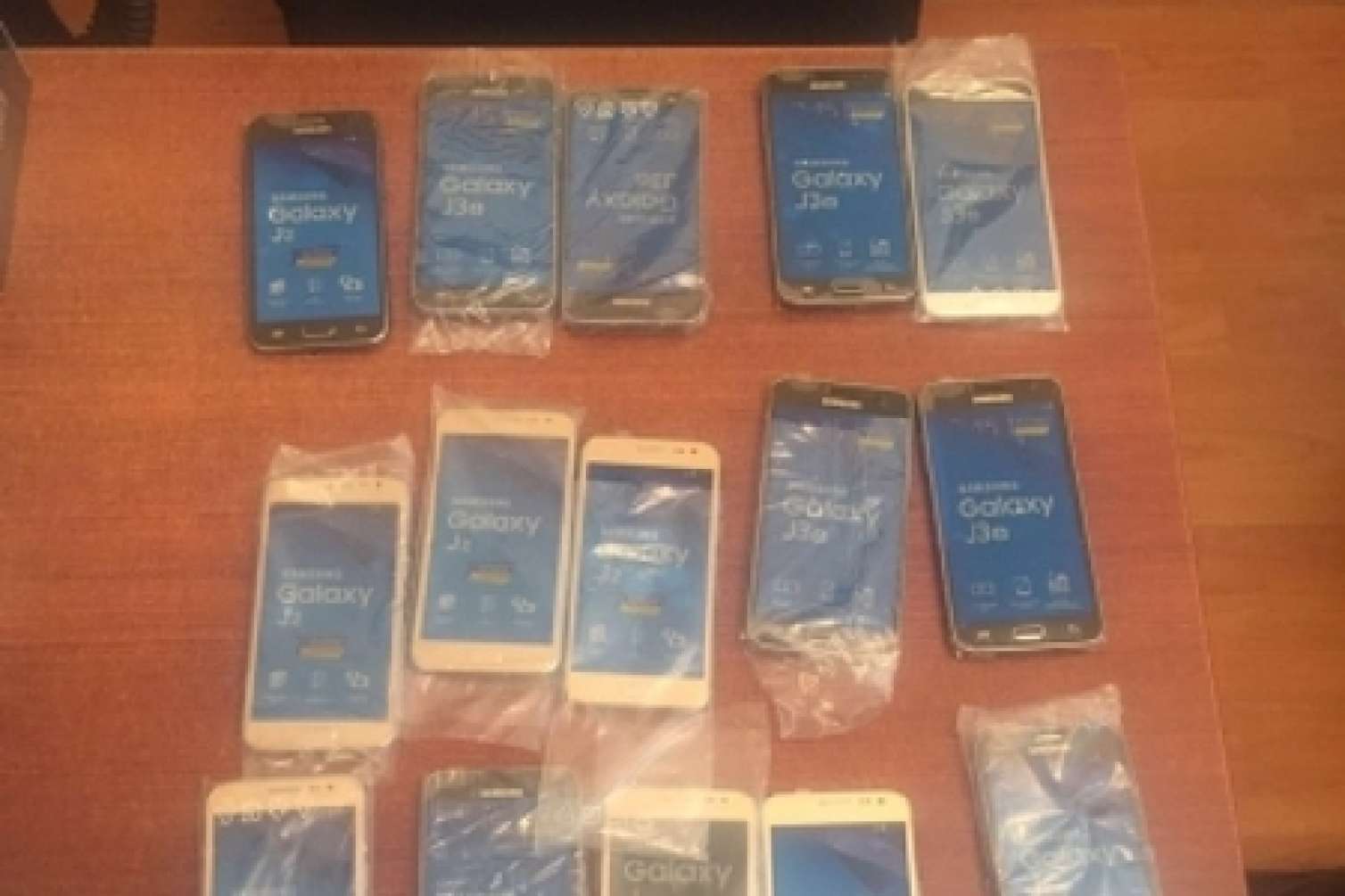 Yanacaq çənindən 15 telefon tapıldı 