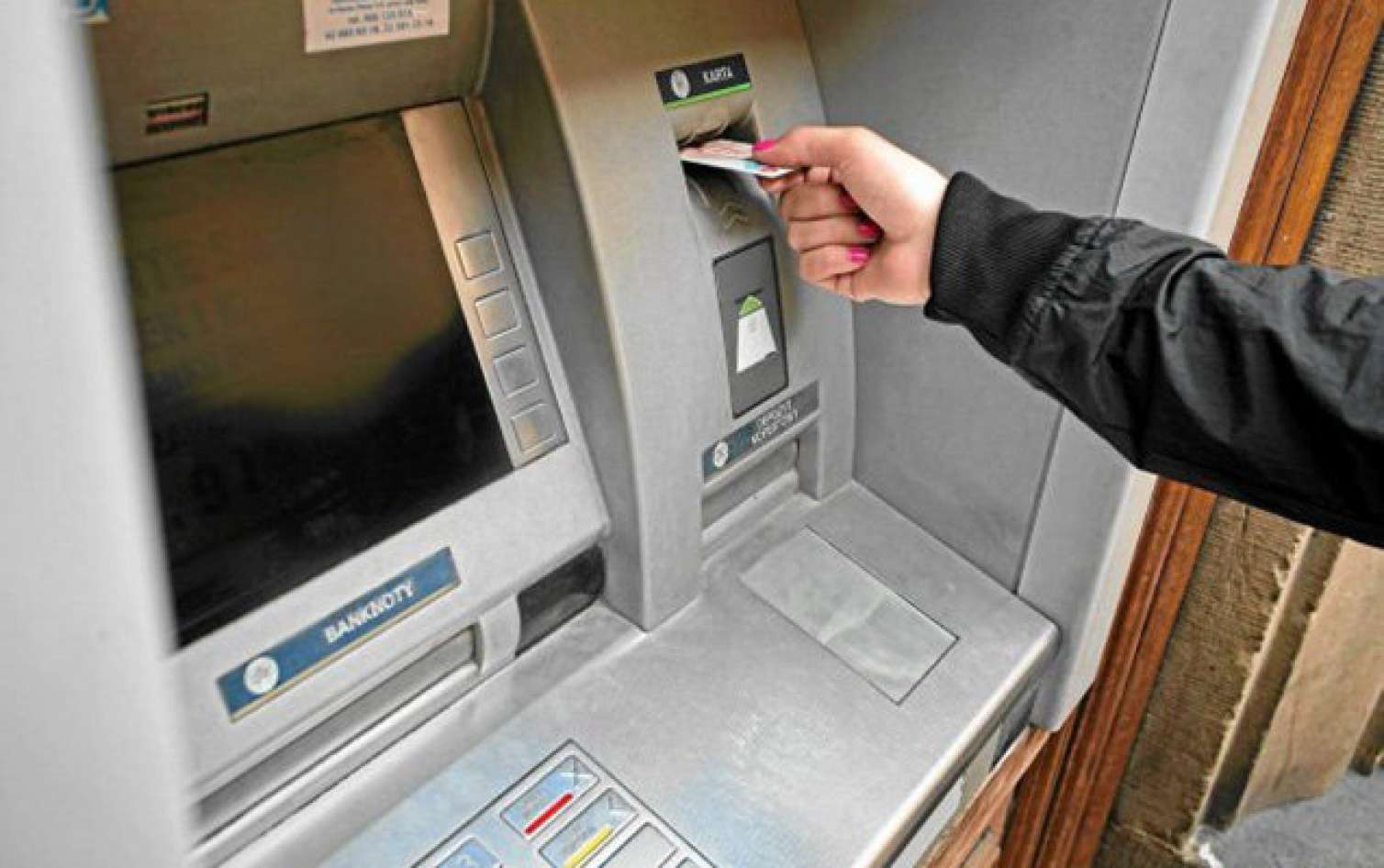 Bakıda bankomatlarda nağdlaşdırma problemi yaşanır 