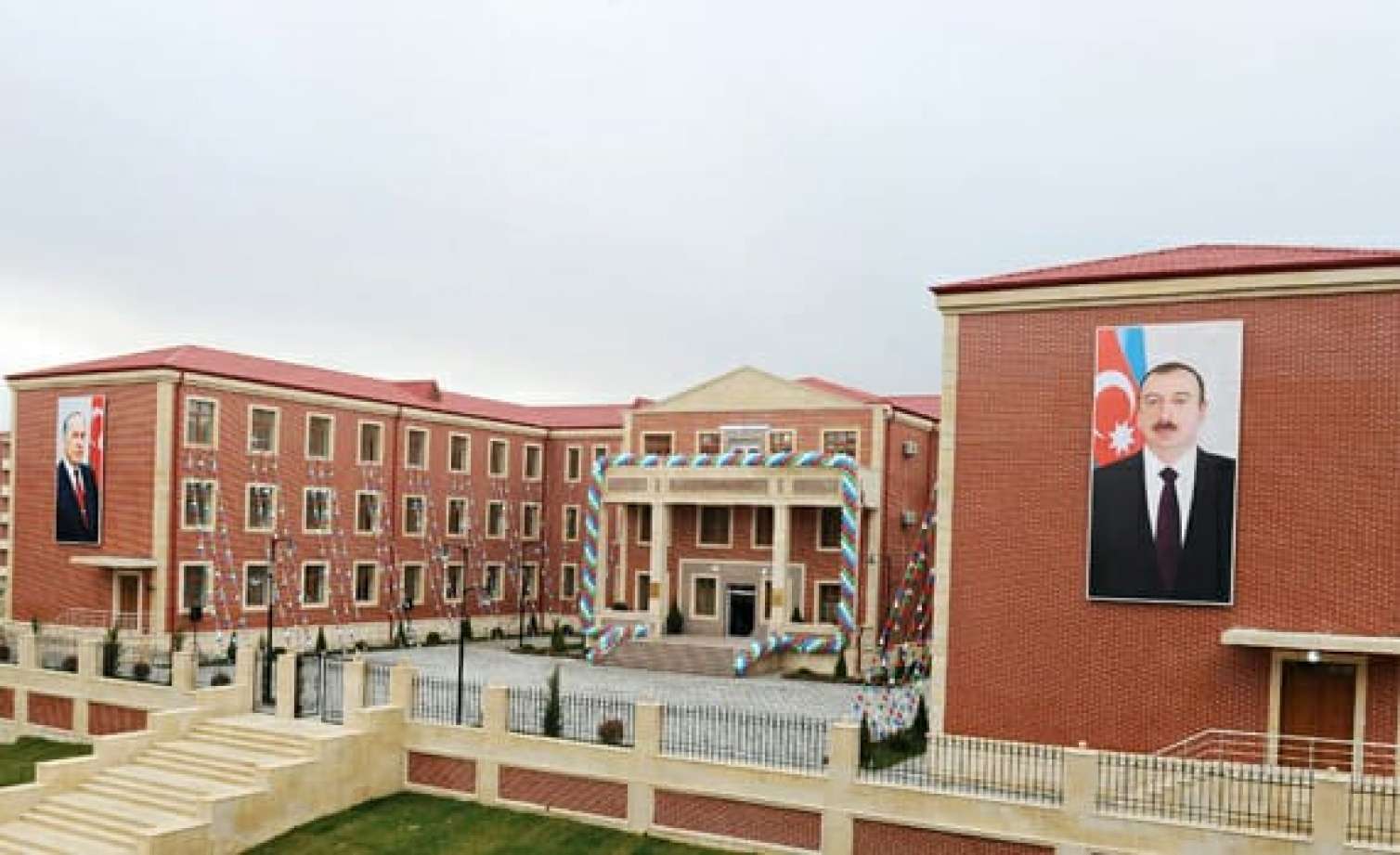 Zəngilan rayon 33 saylı məktəbdə qalmaqal -  - FOTOLAR Valideynlər uşaqlarını məktəbə buraxmadı