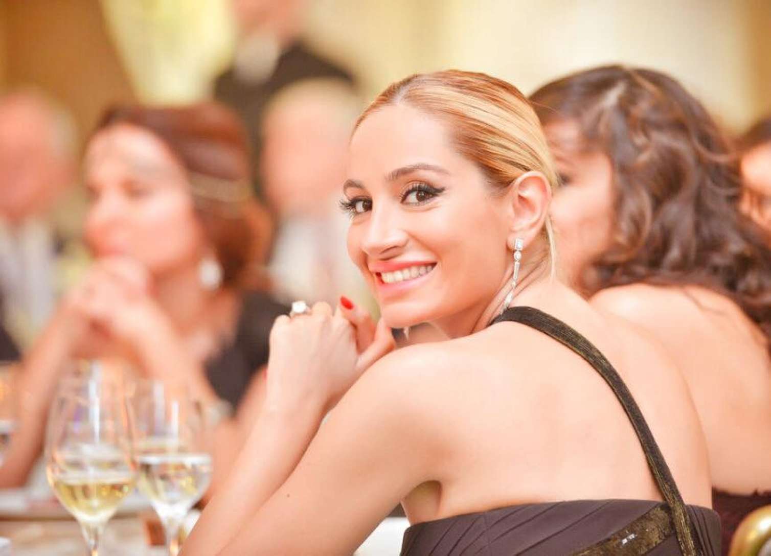 Arzu Əliyeva Leyla Əliyevanı təbrik etdi 