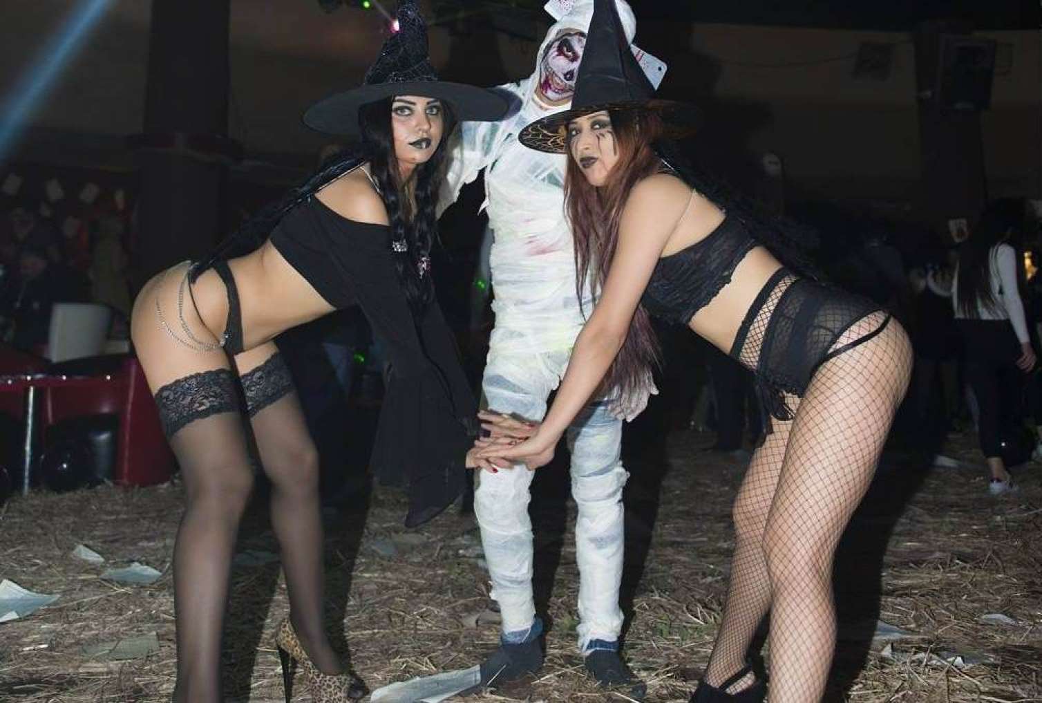 Bakıda +18 parti -  Qızlar striptiz göstərdi/ FOTOLAR