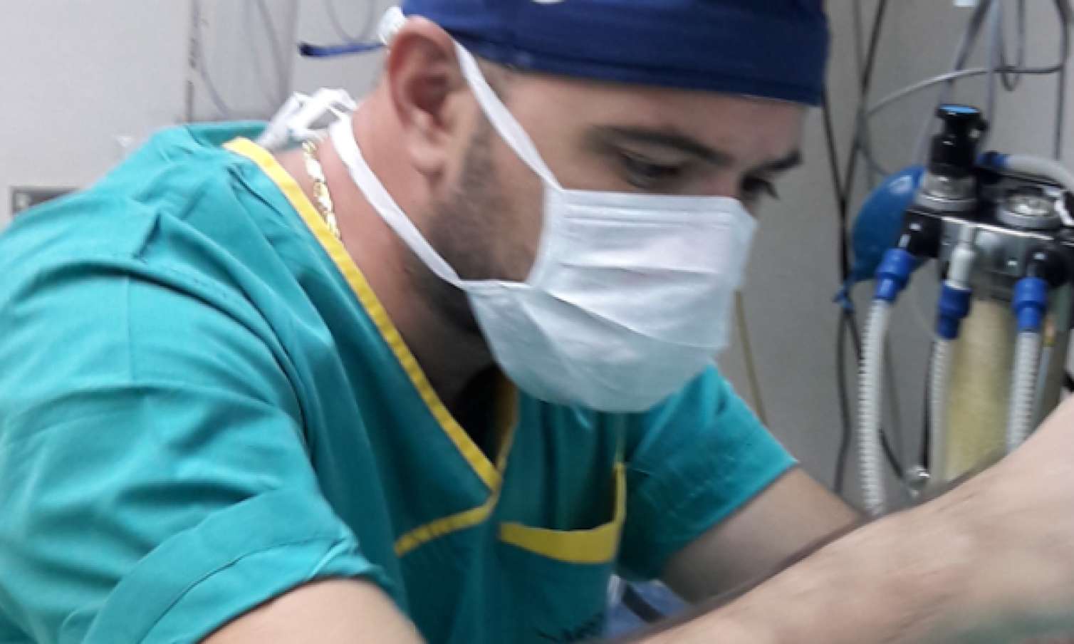 Bakıda 17 yaşlı oğlanı 7 dəfə səhv əməliyyat etdilər 