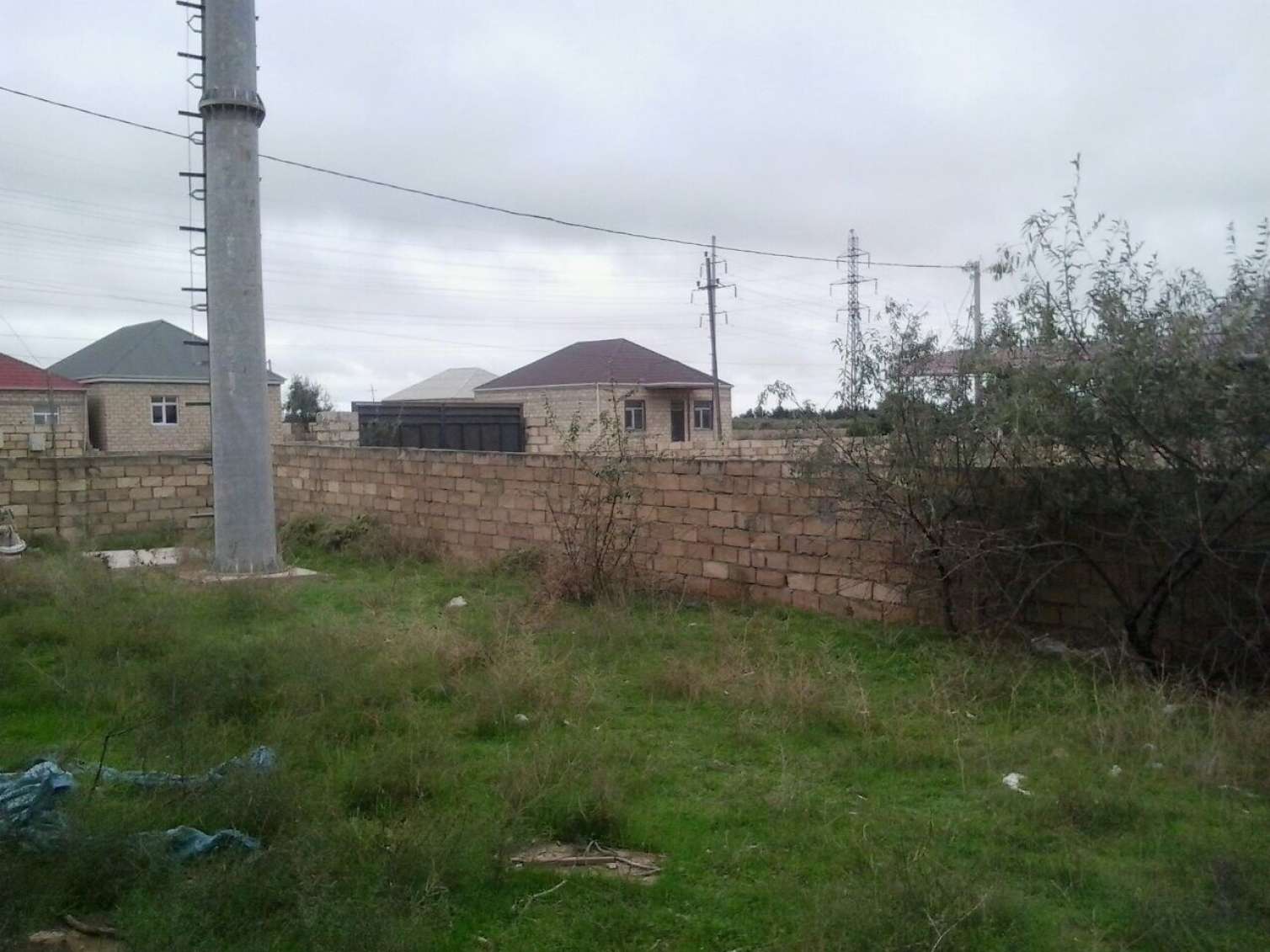 Azercell rəhbərliyi vətəndaşa 2100 manat “atdı” -  Qüllə qalmaqalı/ FOTO