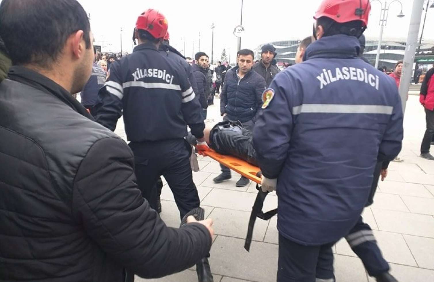 Bakıda vətəndaşa qarşı inanılmaz vəhşilik -  VİDEO