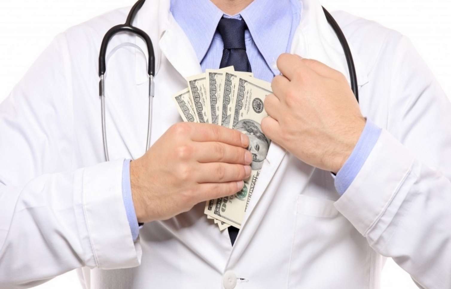 “Baku Medical Plaza”nın keçmiş baş həkim müavininə 50 minlik  RÜŞVƏT İTTİHAMI