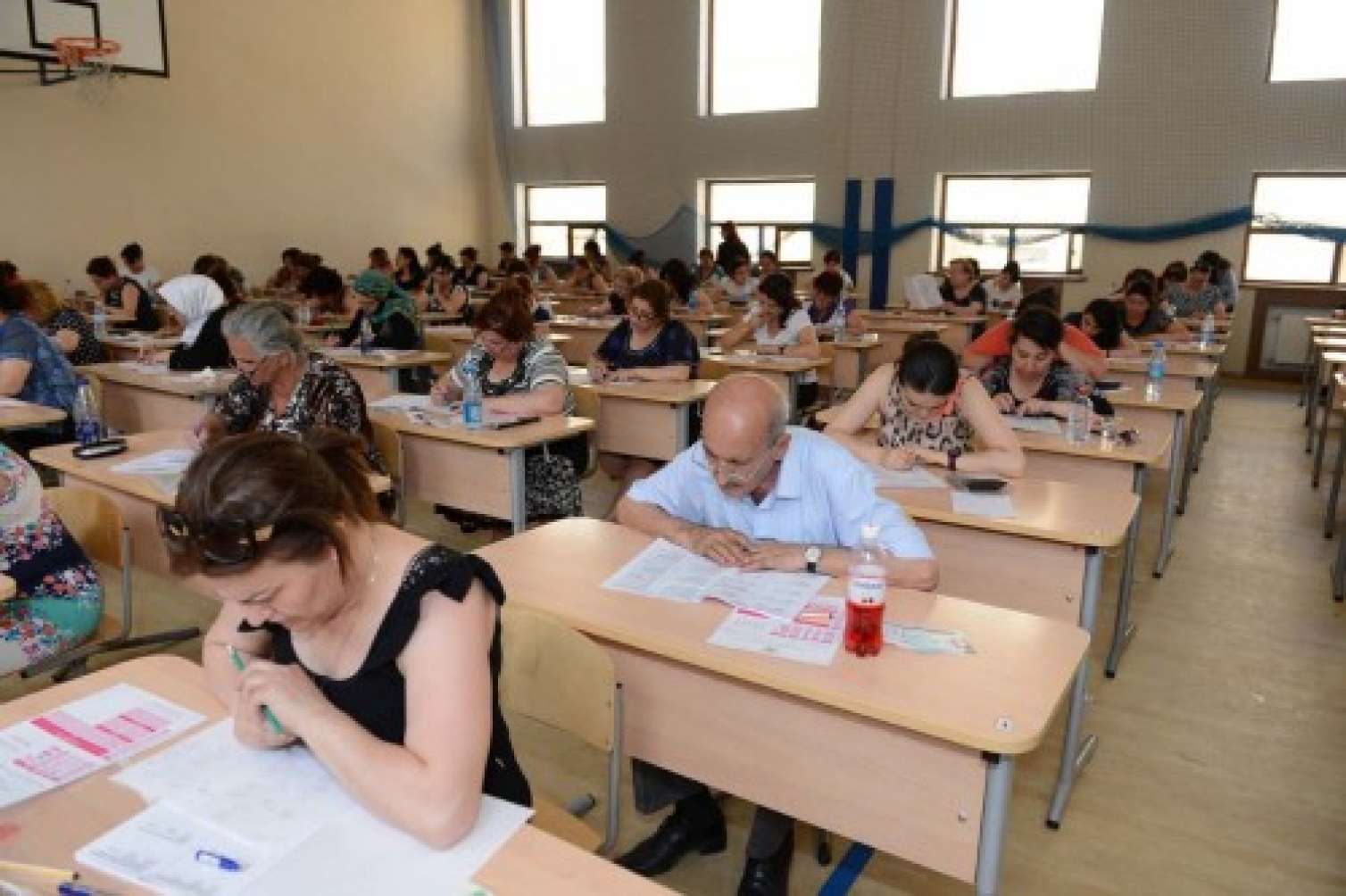 Qız anasının əvəzinə imtahana girməyə cəhd etdi -  Diaqnostik qiymətləndirmədə