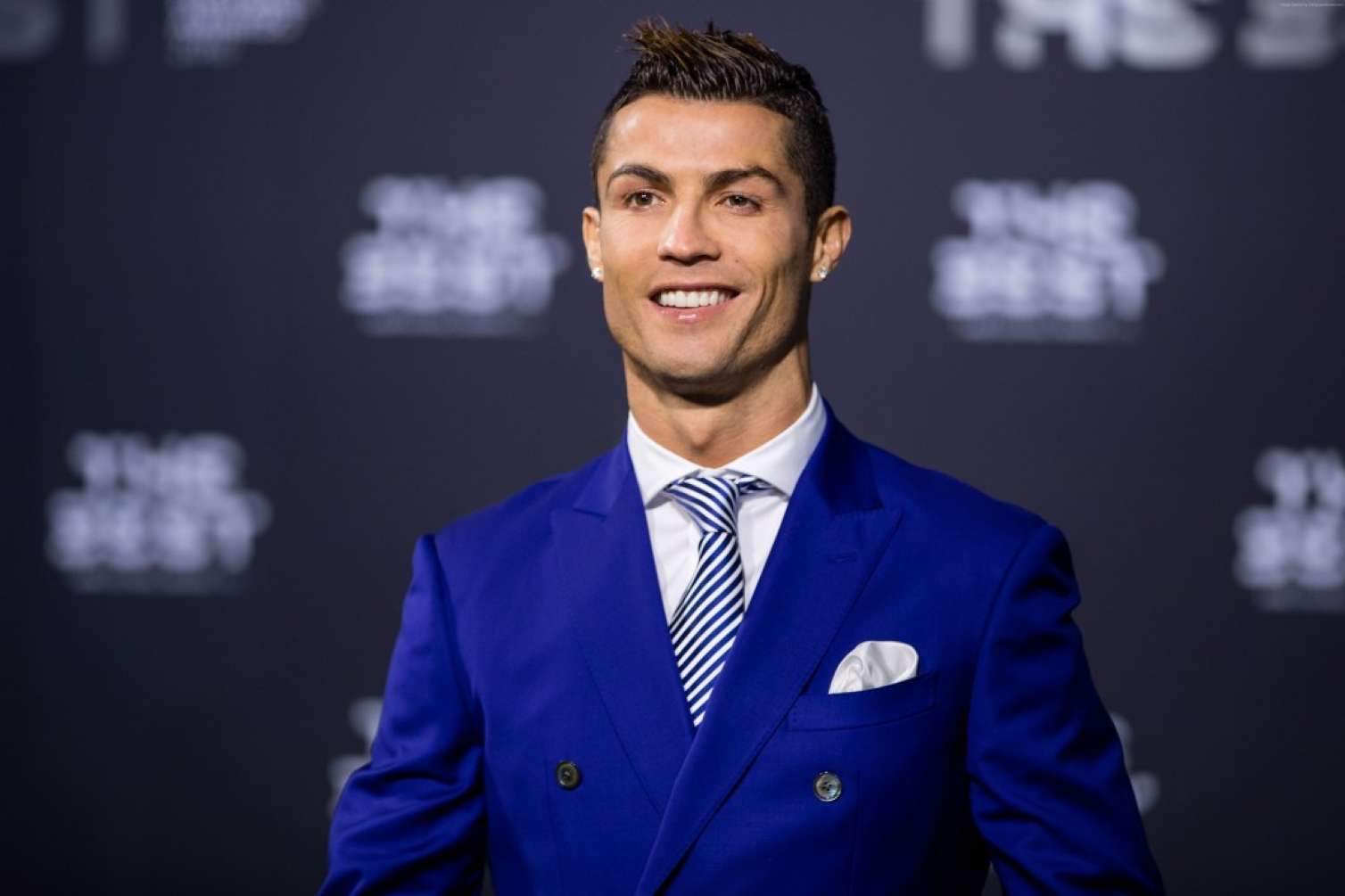 Ronaldo bu klubla müqavilə imzaladı 