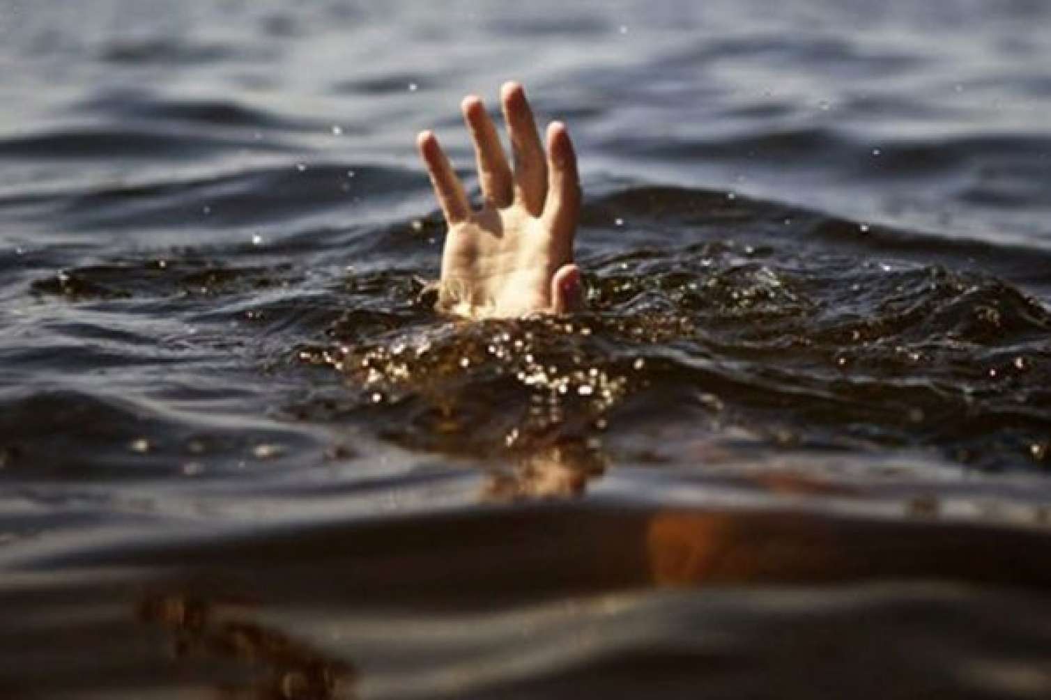 Bulvarda həyəcanlı anlar: Dənizdə batan şəxs… - VİDEO 