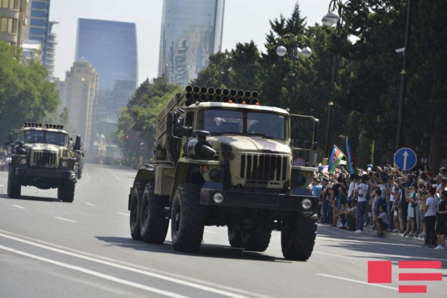 100 illiyin  MÖHTƏŞƏM PARADI - FOTOLAR