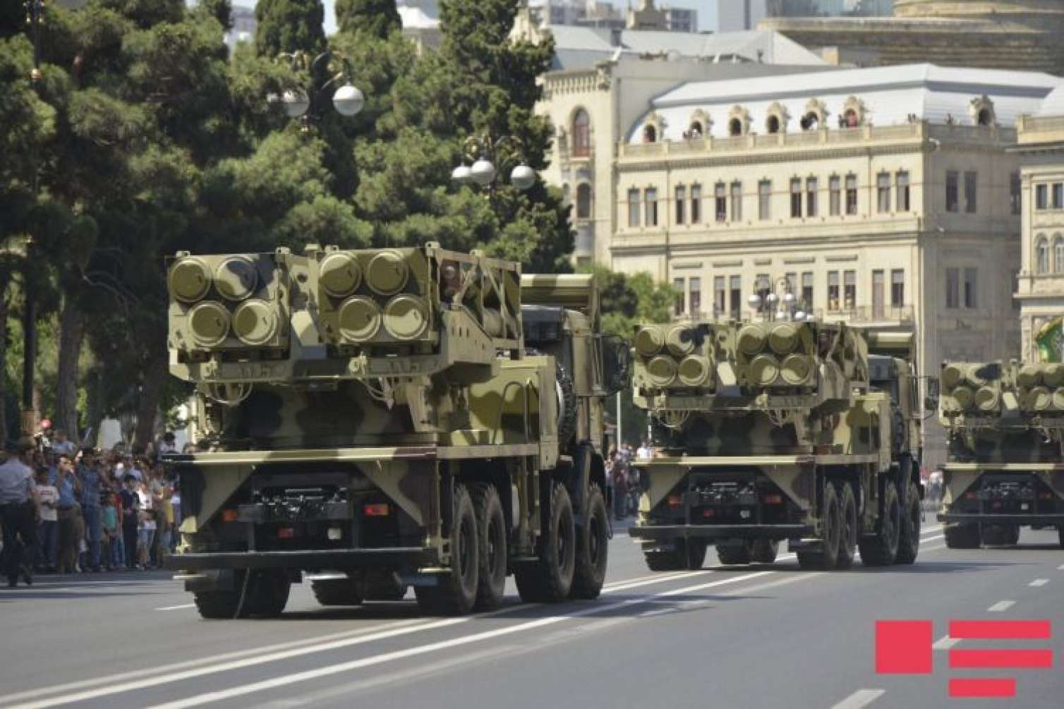 100 illiyin  MÖHTƏŞƏM PARADI - FOTOLAR