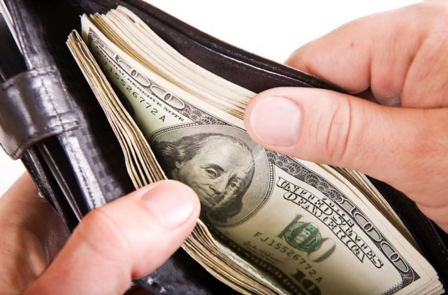 İçərisində 3200 manat olan pul qabı itib 