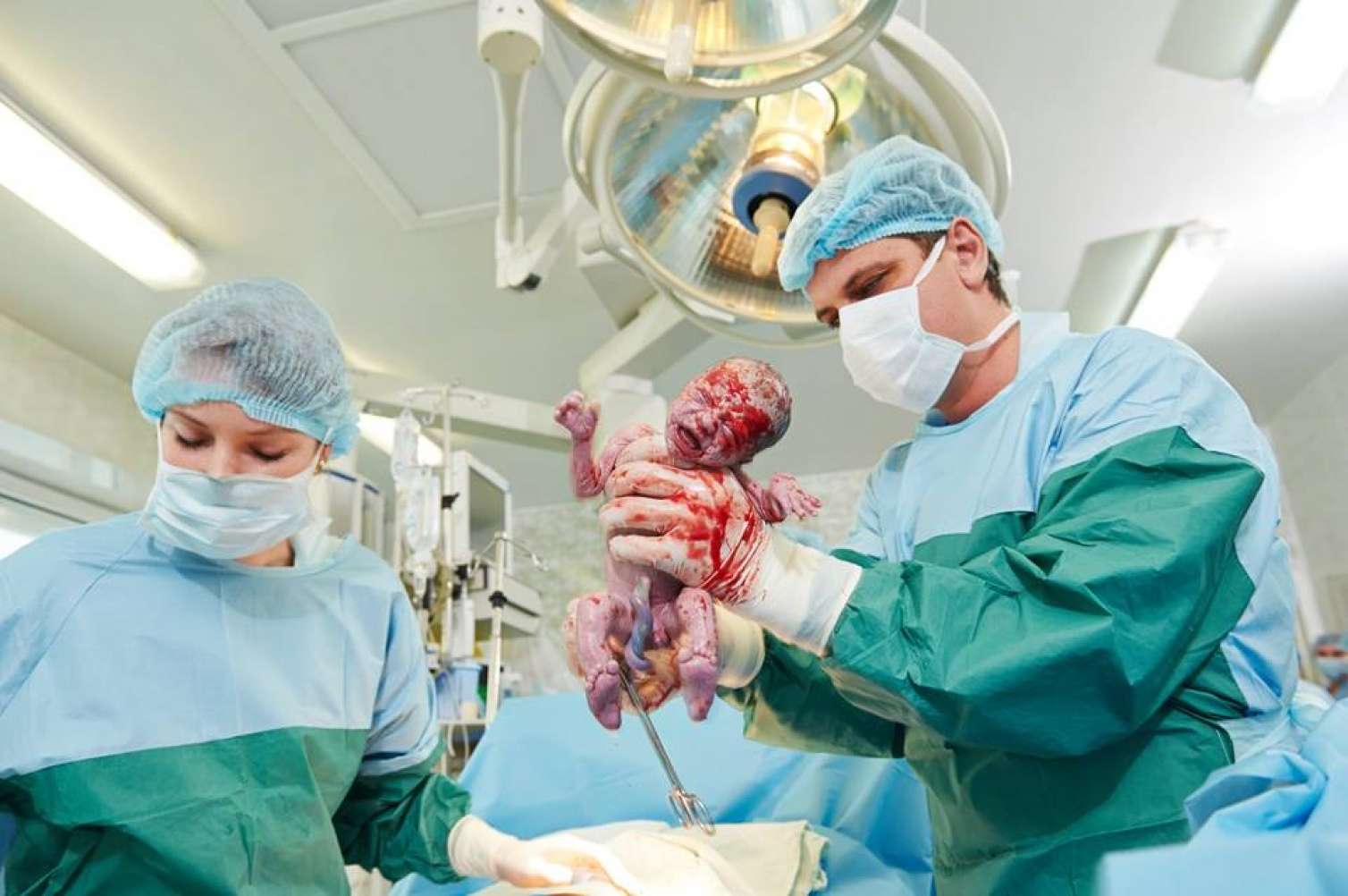 - Perinatal Mərkəzin direktorundan şok açıqlama Özəl klinikalarda keysəriyyə və küvez alveri