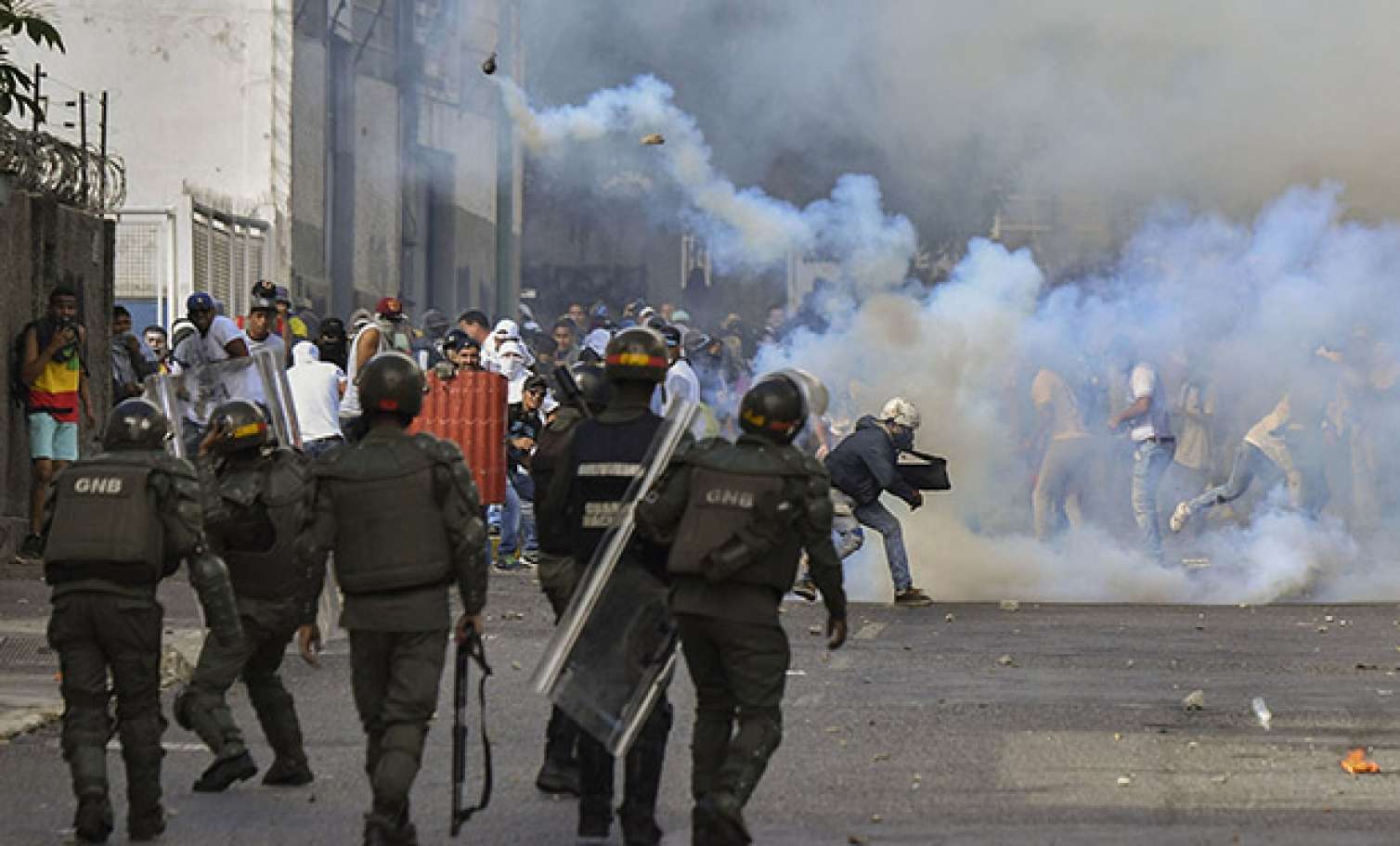 Geri sayım başladı: Daha bir ölkədə müharibənin başlaması an məsələsidir - Politoloq 