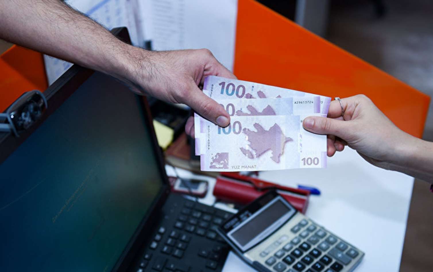 Azərbaycanda bəzi xidmətlərə görə yeni dövlət rüsumları müəyyən edilir 