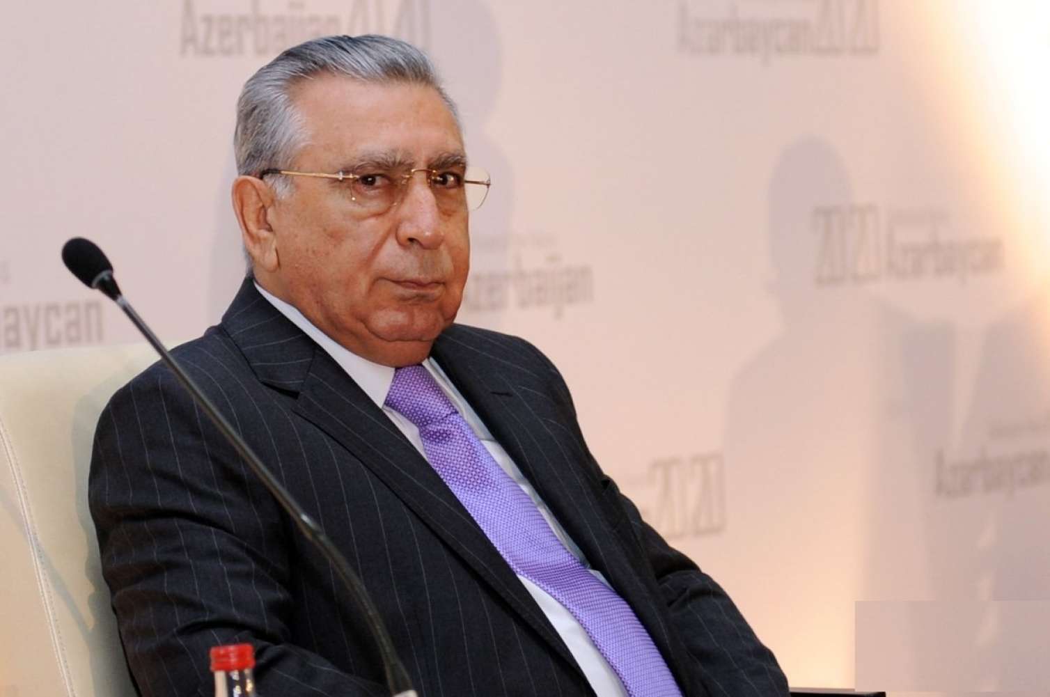 PA rəhbəri Mehdiyevi deputat MM-də darmadağın edir - VİDEO 