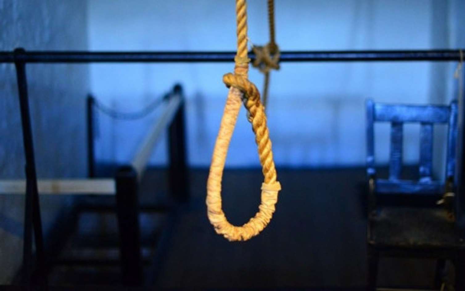 Bakıda 57 yaşlı kişi özünü asdı 