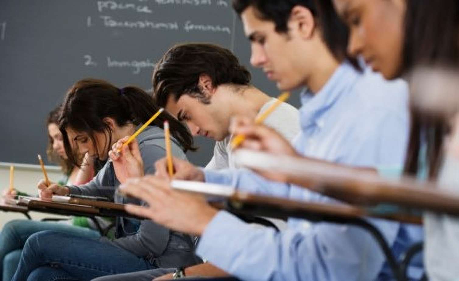 Magistratura təhsilinin tənəzüllü: Səbəb nədir? 
