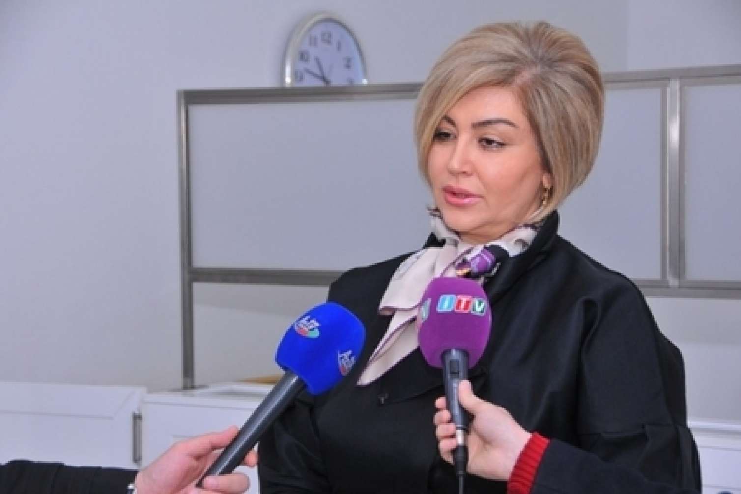 İcra başçısının xanım müavini Elinanın intiharına görə dindirildi 