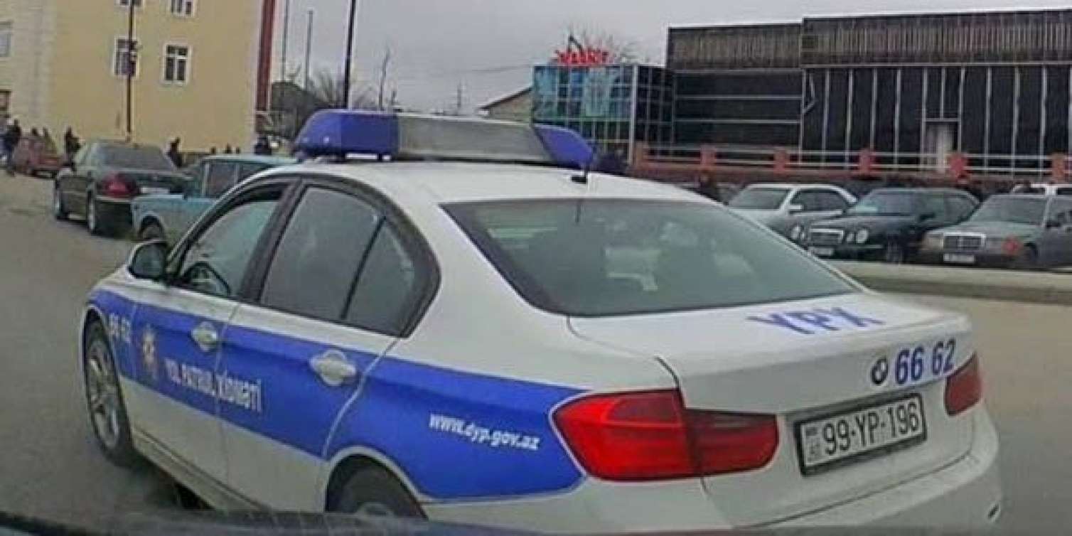 Yol polisi eyni anda iki qaydanı pozdu  - FOTO/VİDEO