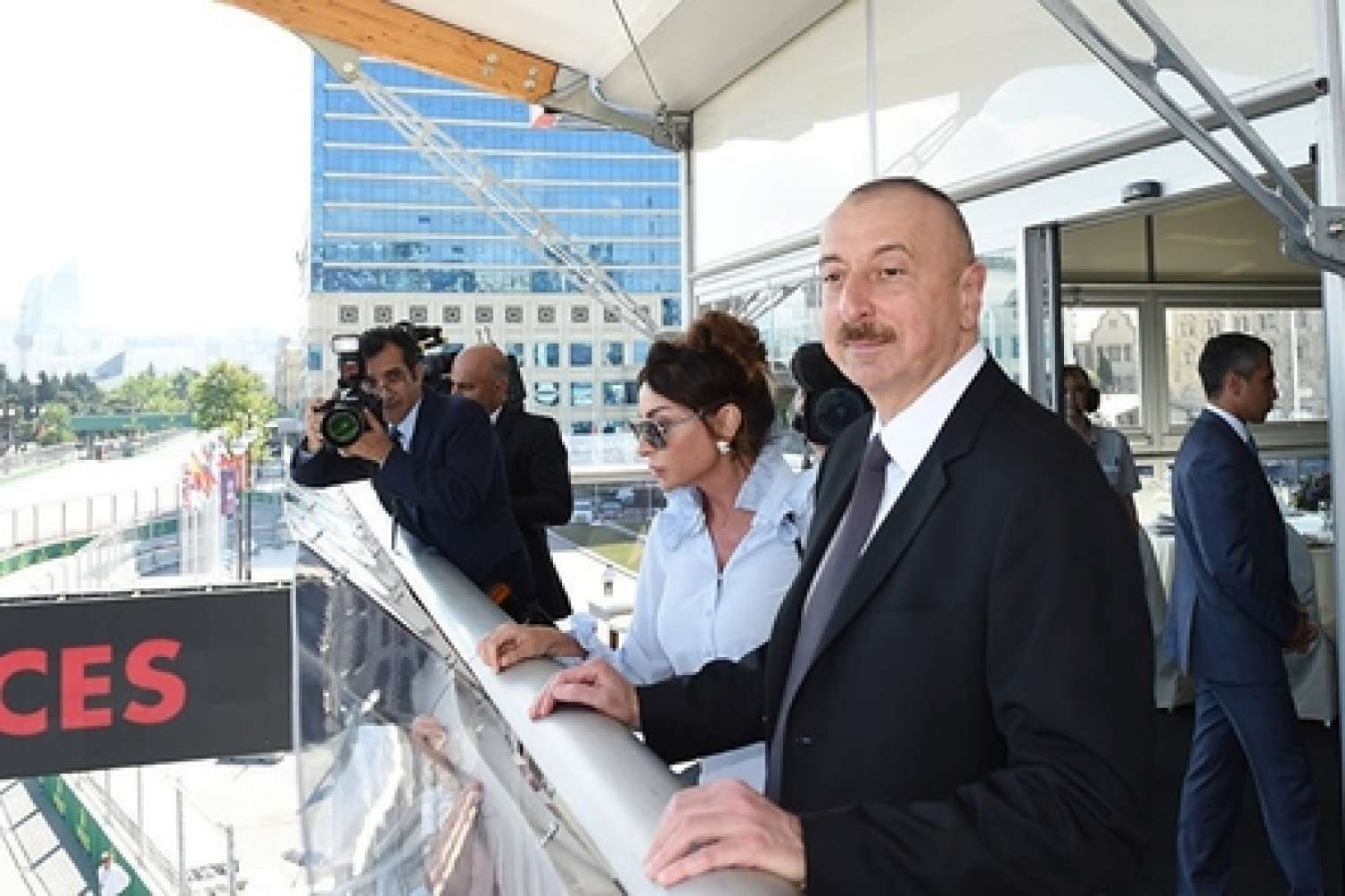 Prezident İlham Əliyev və birinci xanım Mehriban Əliyeva "Formula 1" yarışını izləyib - FOTO 
