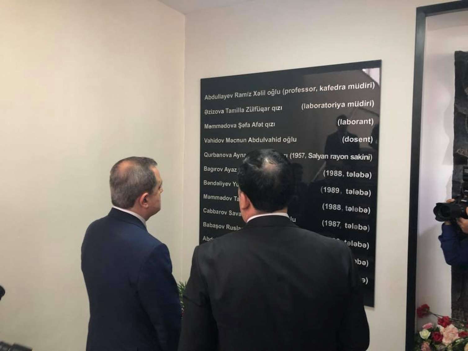 Təhsil naziri ADNA-da terror qurbanlarını andı -  FOTOLAR