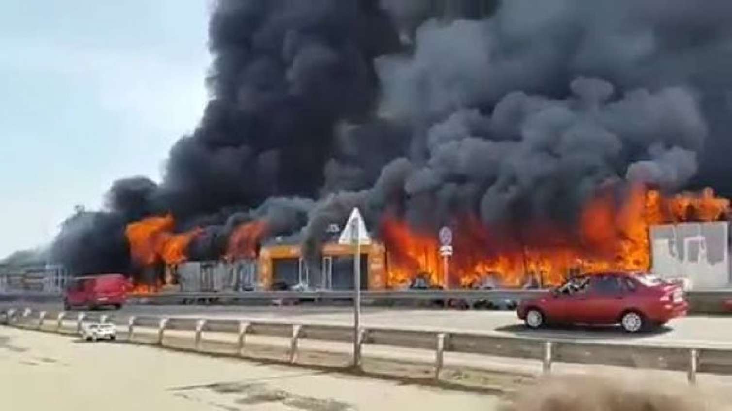 Rusiyada iri bazar yanır - FOTO 
