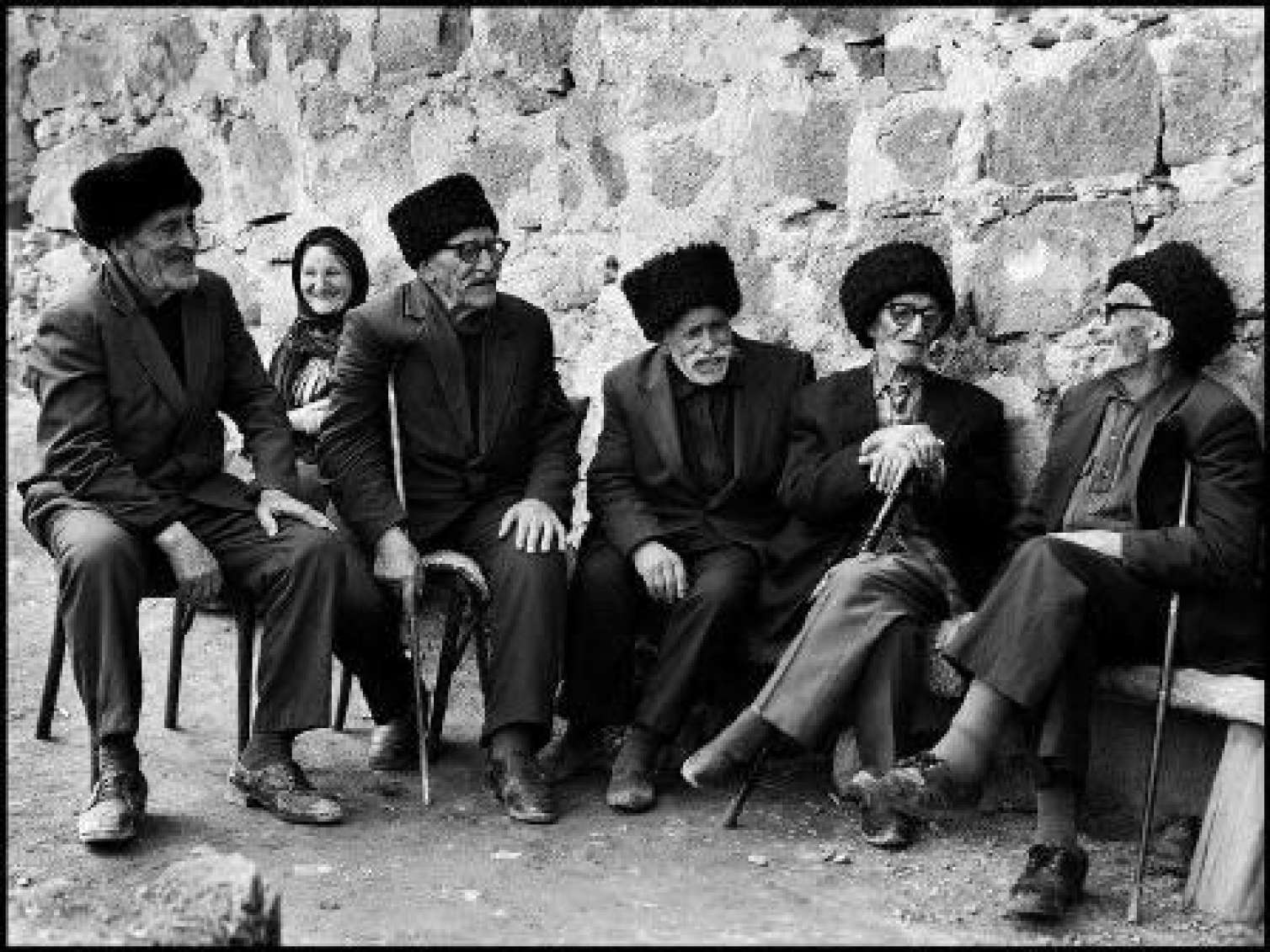 Azərbaycanda yaşı 100-dən çox olan neçə nəfər var?  - SAYI