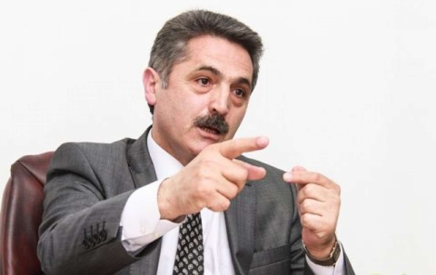 - "Gürcüstanda kimlərsə qəhrəman olmaq istəyir" "Keşikçi dağ" böhranı 