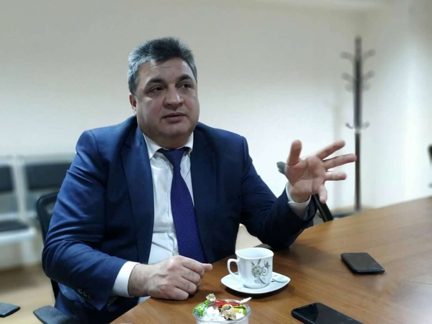 “Savadsız meyxana deyənlər var, cılız düşünürlər” –  Namiq Məna həmkarlarını topa tutdu