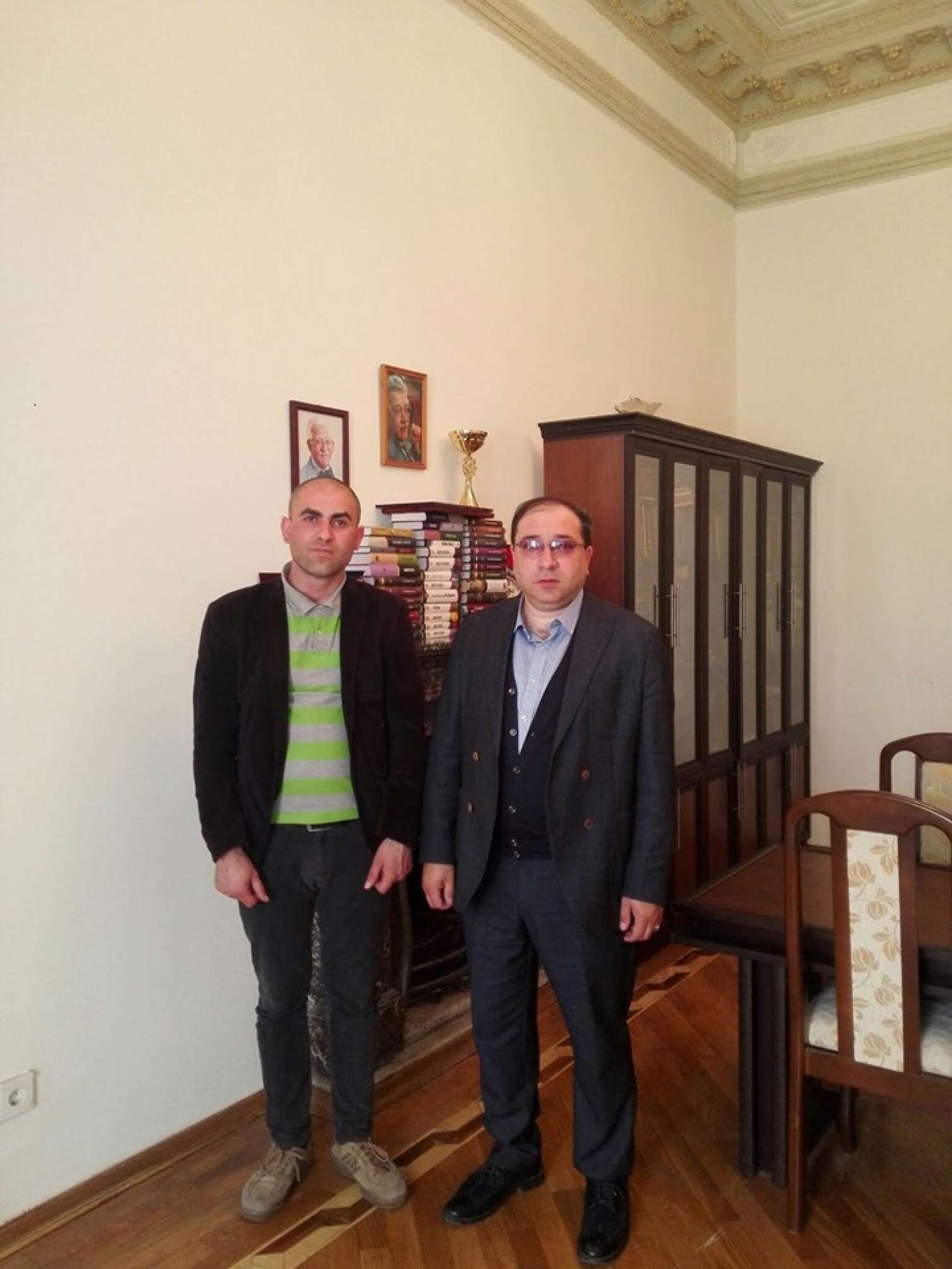 “Bilsə ki, atası oğraş, anası da fahişə olub...” –  TANINMIŞ YAZIÇI İLƏ QALMAQALLI MÜSAHİBƏ