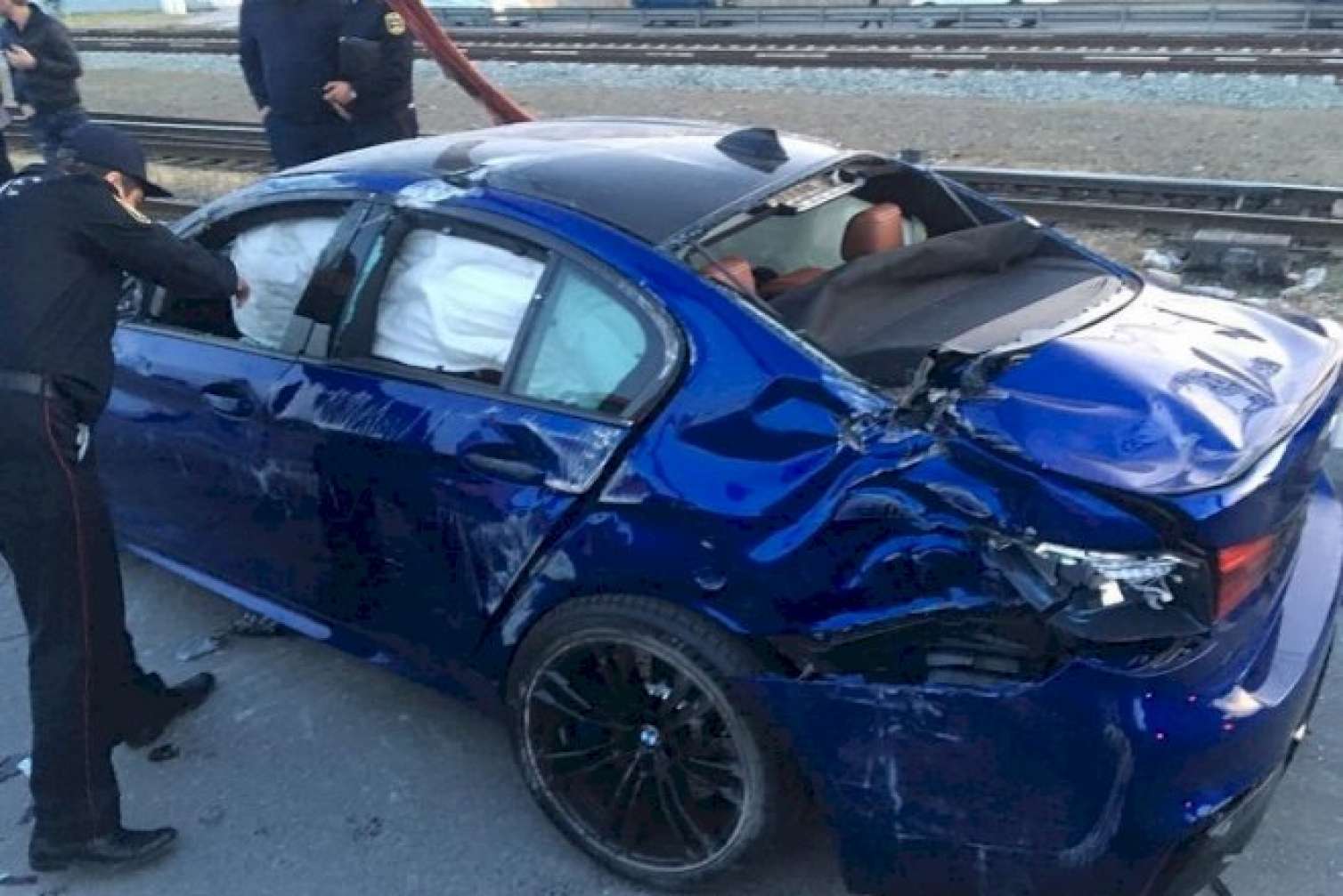 Bakıda bahalı qəza: super BMW aşdı  - FOTOLAR