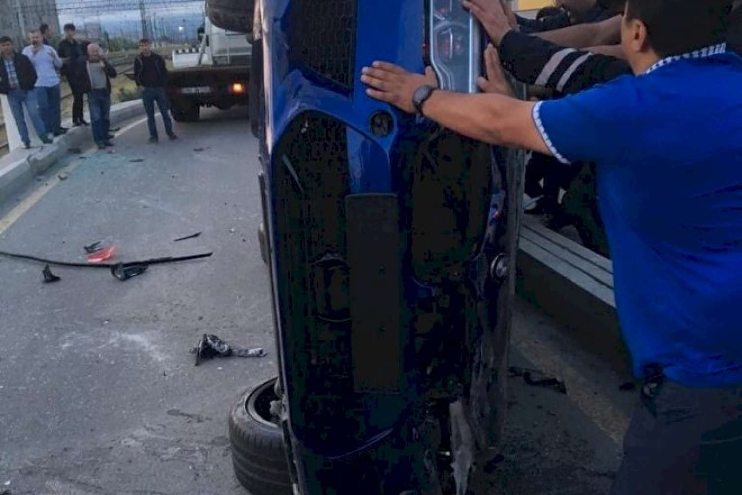 Bakıda bahalı qəza: super BMW aşdı  - FOTOLAR