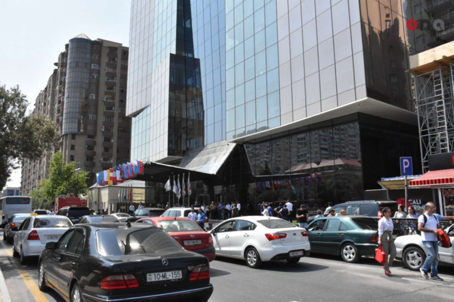 “Dəmirçi Plaza”da  YANĞIN HƏYƏCANI - FOTO