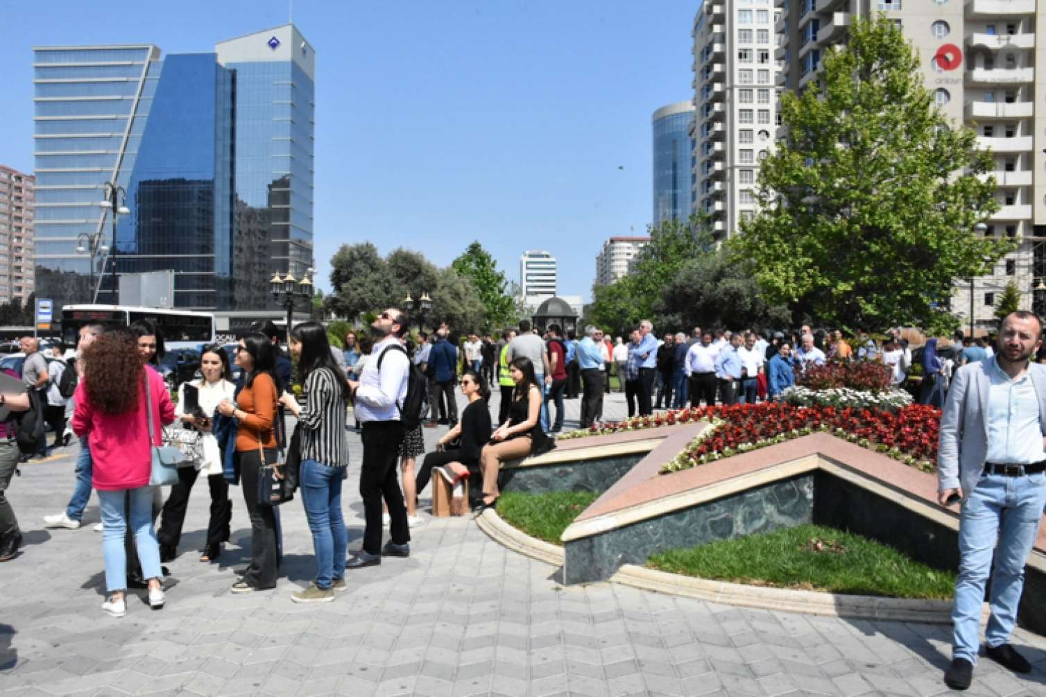 “Dəmirçi Plaza”da  YANĞIN HƏYƏCANI - FOTO