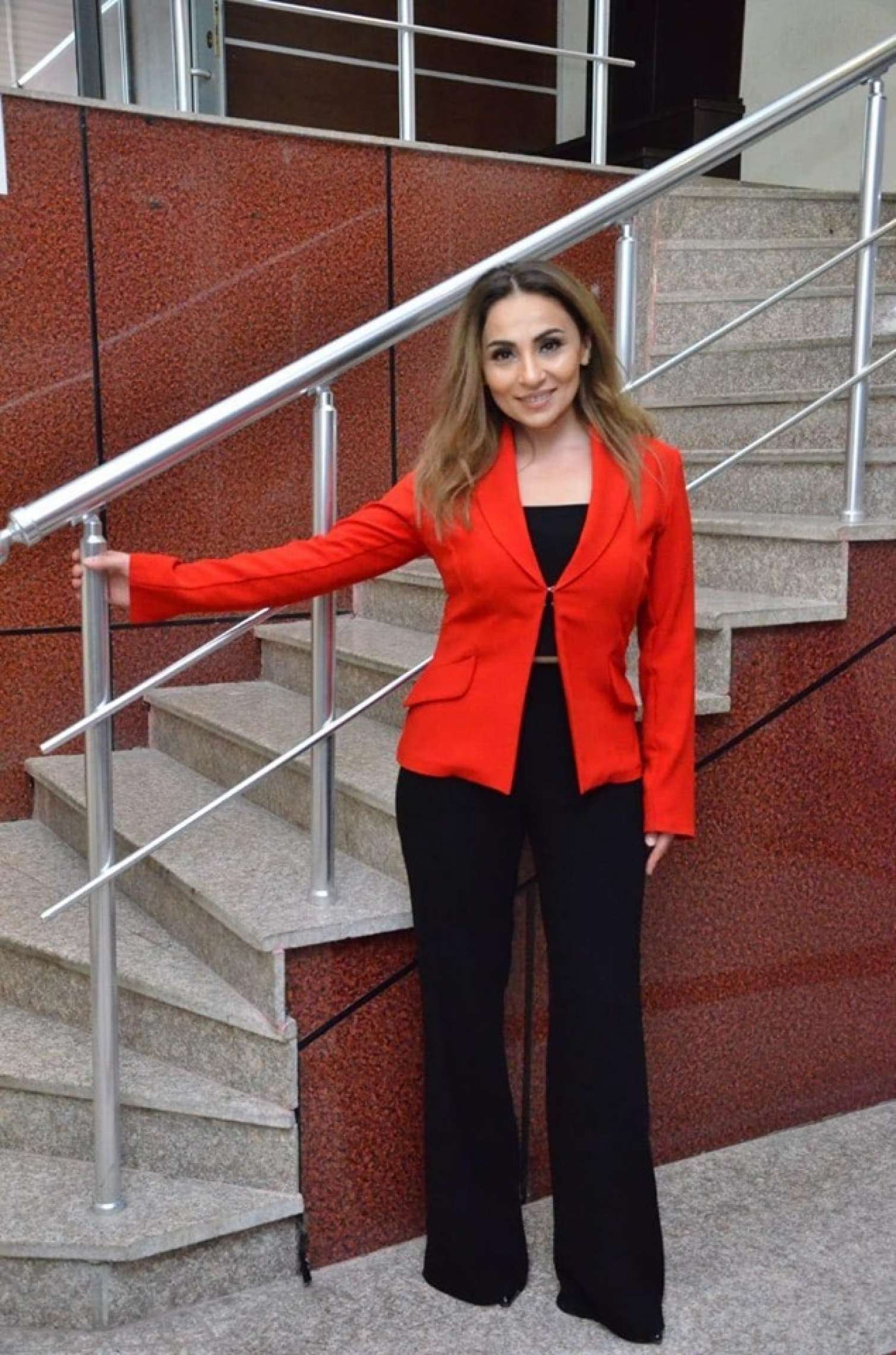 Bələdiyyə sədri qadının evini 130 minə başqasına satıb  – İcra başçısını qəbulunda olay