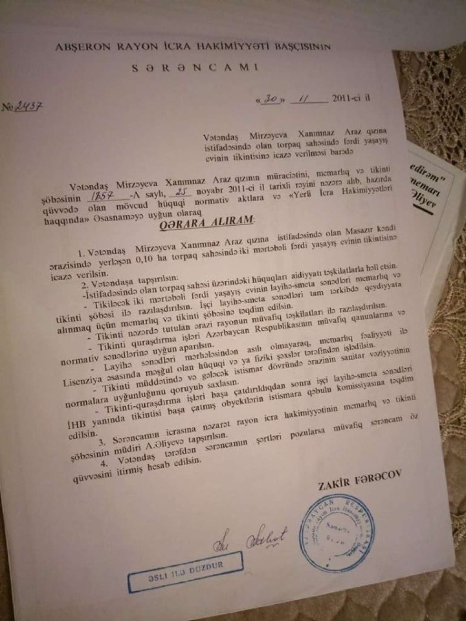 Bələdiyyə sədri qadının evini 130 minə başqasına satıb  – İcra başçısını qəbulunda olay