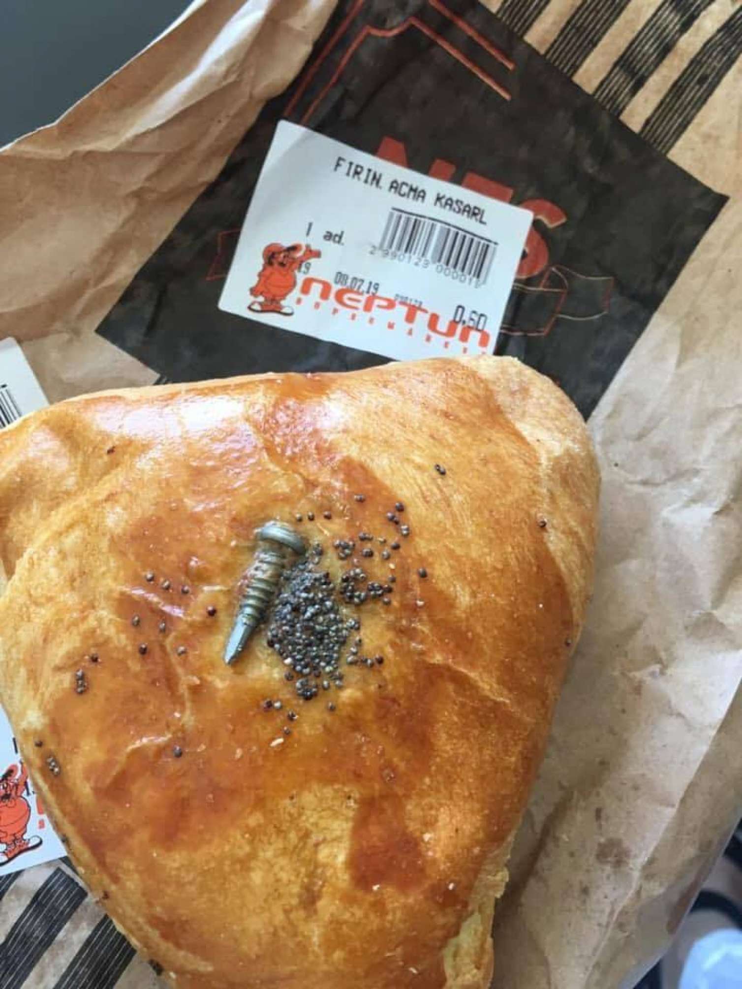 Bakıda məşhur supermarketdə satılan bulkudan şurub çıxdı -  FOTO