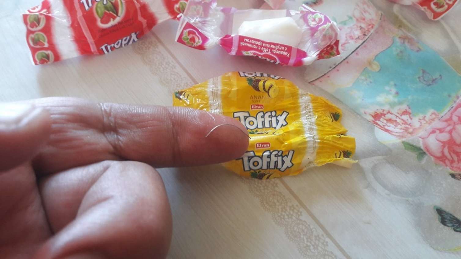 İçindən iynə çıxan konfet "Toffix" deyilmiş, "Tropix" imiş -  ŞİRKƏTDƏN AÇIQLAMA