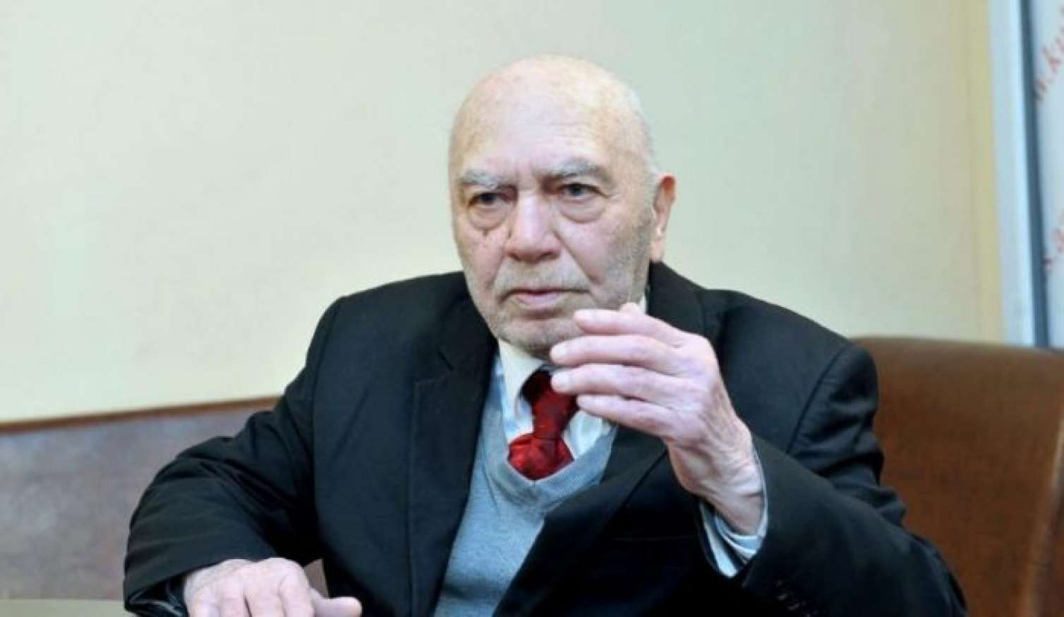 Şair Oktay Rza vəfat etdi 